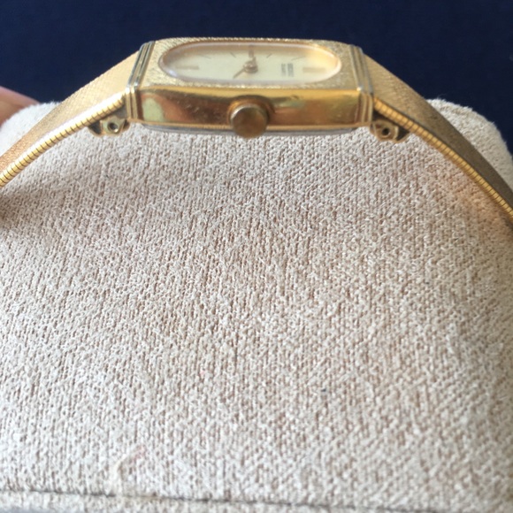 Vintage Seiko Quartz Slim Gold-Tone Ladies Watch main image 6